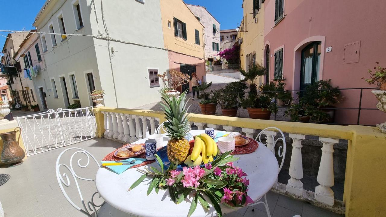 La Terrazza Nel Cuore Di Capoliveri Екстериор снимка